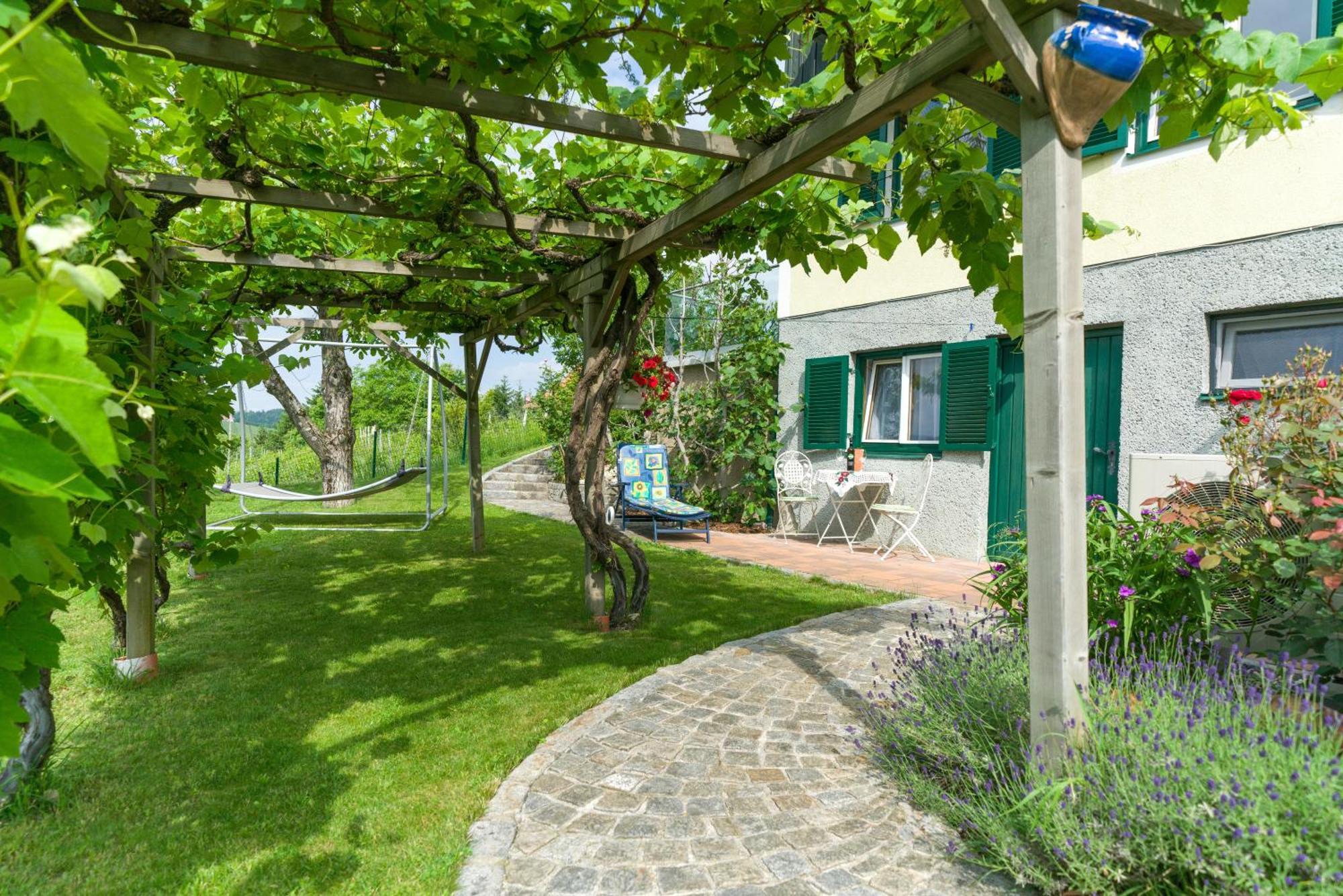 Das Weinberghaus Ratsch an der Weinstraße Exterior foto